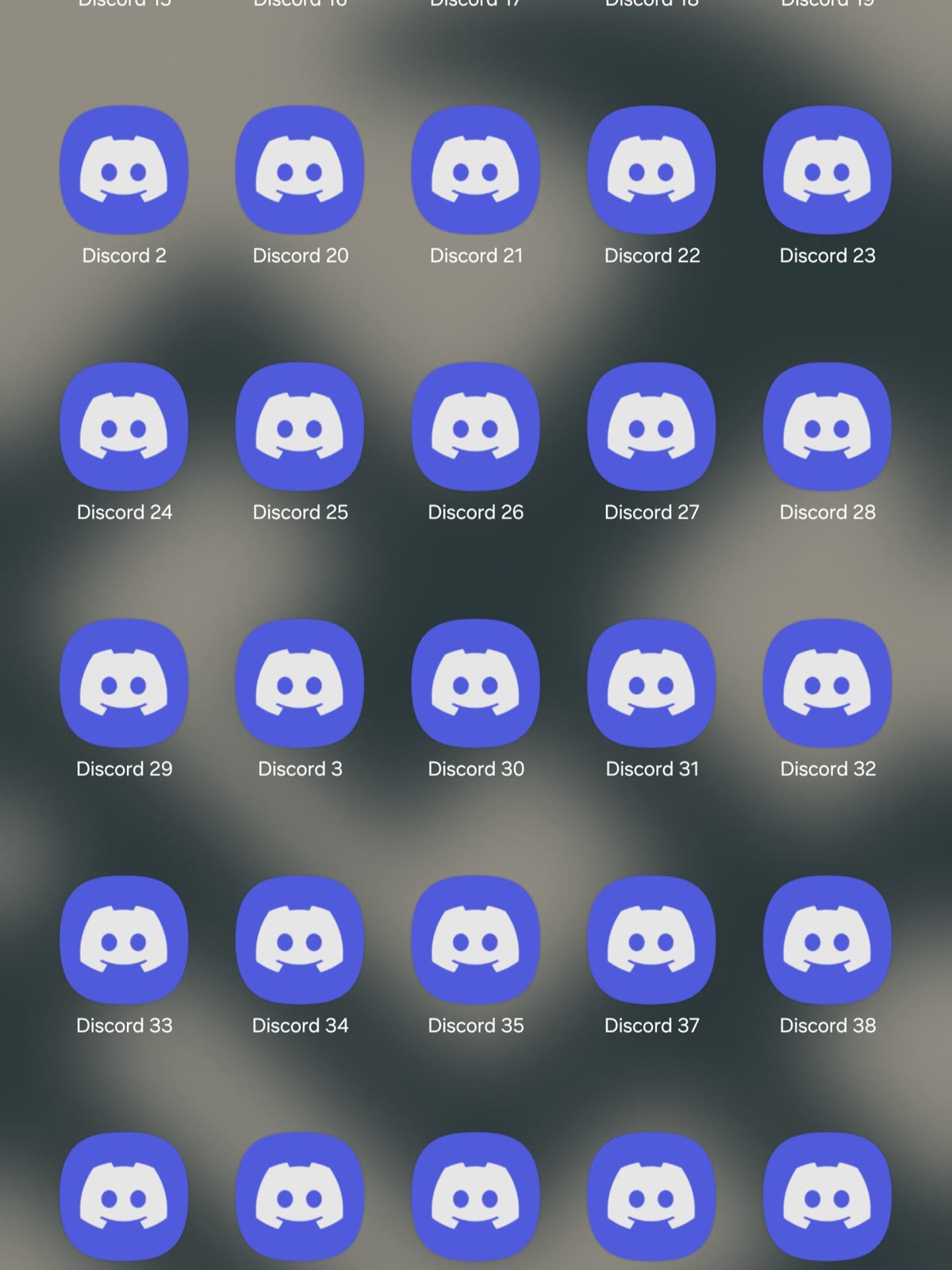 An Android home screen filled with Discord clones made by DualCloner